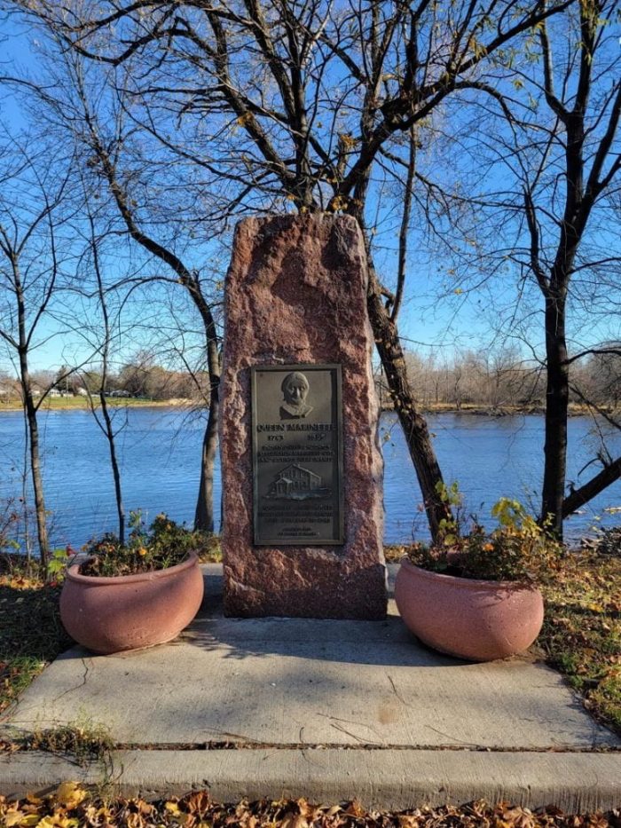 Memorial for Queen Marinette in front to the river in Marinette
